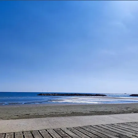 Serenity House 沃罗里尼